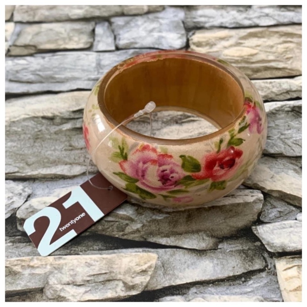 Vintage Y2K NWT Forever 21 Rose Flower Lucite Acrylic Wooden Bangle Bracelet NOS - Picture 3 of 4